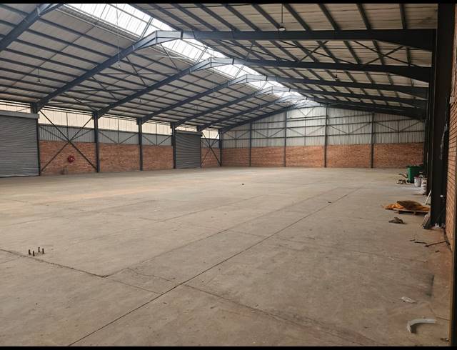 3,000M² WAREHOUSE FOR SALE IN VULCANIA